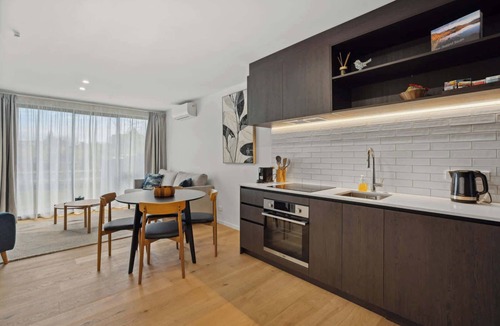 Wanaka House | Skyline Serenity