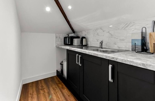 Chelmsford Apartment | Sleek and Modern Studio with Minimalist Vibe
