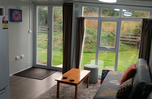 Brighton Cottage | Sleeps 3 - 4 - 200m from beach