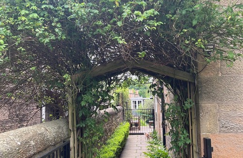 Haymarket Cabin | Small Private Guest cabin in lush green Dean Village, 0.7mile to City Centre