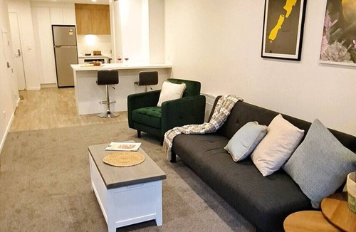 Dunedin City Centre Apartment | Smart Stay: Modern Apt w/Free Parking, Near Uni