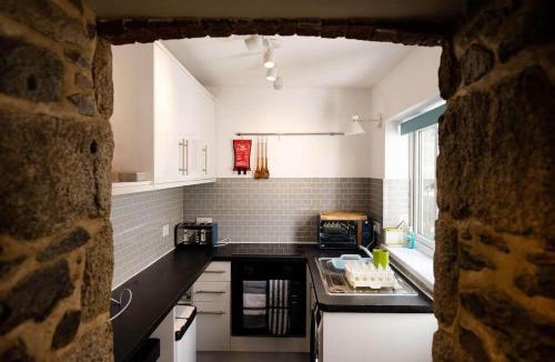 Mabe House | Smugglers Cottage in Penryn Nr Falmouth