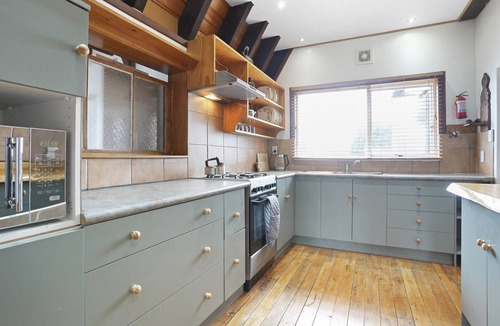 Fairlie House | Snow Chalet - Fairlie Holiday Home