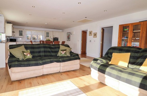Bilting Cottage | SNOWDROP COTTAGE, family friendly, with a garden in Lenham