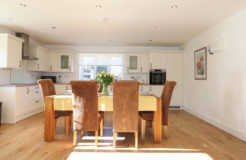 Bilting Cottage | SNOWDROP COTTAGE, family friendly, with a garden in Lenham