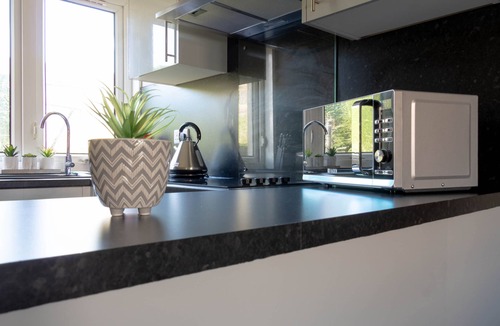 Dalmuir House | Snug Modern Home in Clydebank