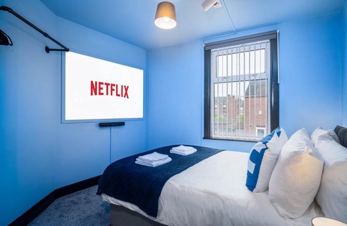 Doncaster Apartment | Social Media Inspired 3BR - Long Stays Disc