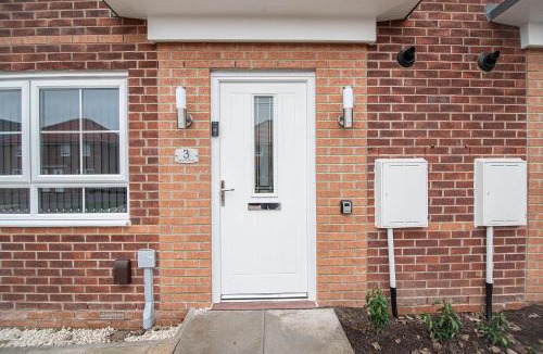 Doncaster Apartment | Solid Mirror Modern Riverside Home, Doncaster