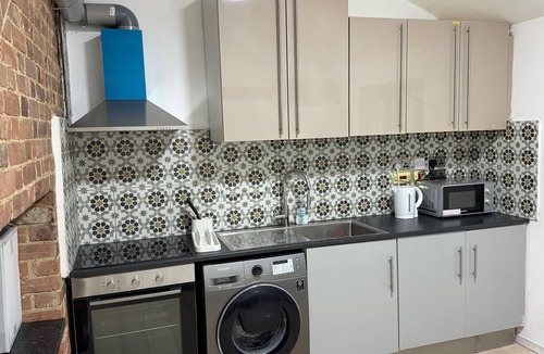 Loughton Apartment | Soothing 1-bedroom apartment in quaint Chigwell, perfect for a relaxing stay.
