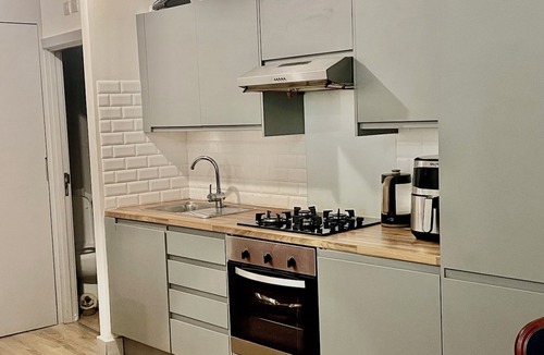 Edgware Apartment | Soothing 1-bedroom apartment in welcoming Edgware neighborhood