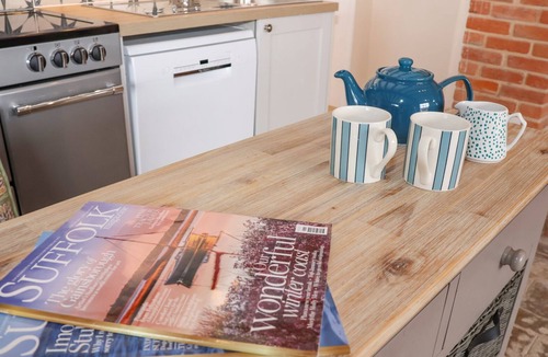 Sibton House | SOUTH GRANGE HOUSE, pet friendly, luxury holiday cottage in Sibton
