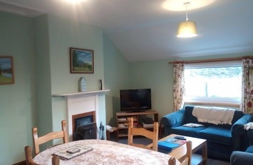 Biggar Cottage | South Lodge - sleeps 4 guests in 2 bedrooms