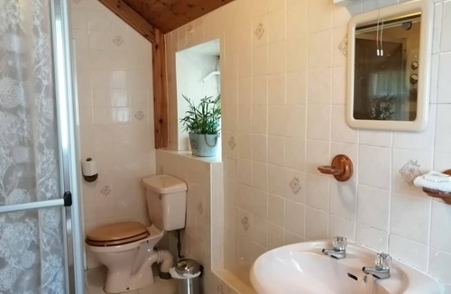 Biggar Cottage | South Lodge - sleeps 4 guests in 2 bedrooms