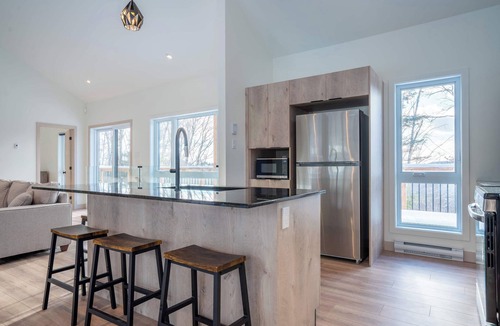 Argenteuil Regional County Municipality Ski Chalet | Spa, Pool Table & Comfort | Chalet le Barista