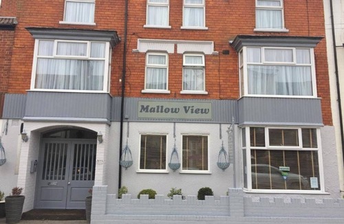 Cleethorpes House | Spacious 8-BR Guest House | Ideal for Large Groups