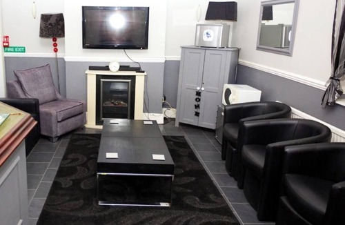 Cleethorpes House | Spacious 8-BR Guest House | Ideal for Large Groups