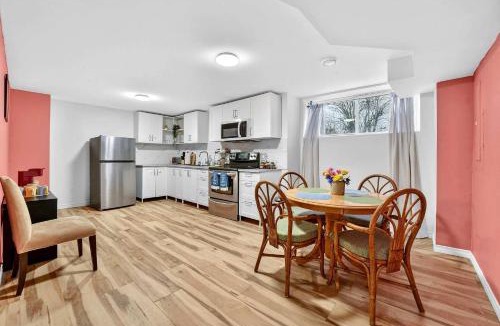 Port Colborne House | Spacious 1 BD + 1 Den near Marina and Canal