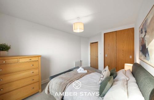 Canning Town Apartment | Spacious 1 Bed in Canning Town by Amber Stays, Perfect for Long Term Stays, Sleeps 2