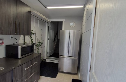 Gatineau House | Spacious 1-bedroom basement unit (full bathroom/shared laundry)
