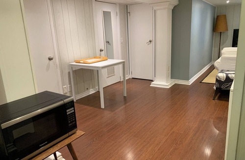 Oakridge Apartment | Spacious 1 Bedroom Suite on Subway Line!