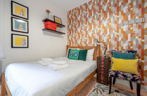 Camberwell Apartment | Spacious 2-BDR Vibrant City Cottage in Camberwell