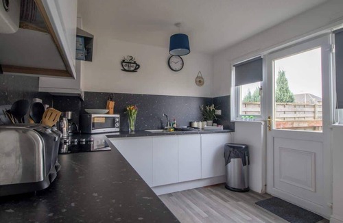 Tollcross House | Spacious 2-Bed City Home | Free Parking & Stadiums