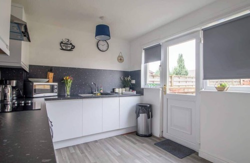 Tollcross House | Spacious 2-Bed City Home | Free Parking & Stadiums