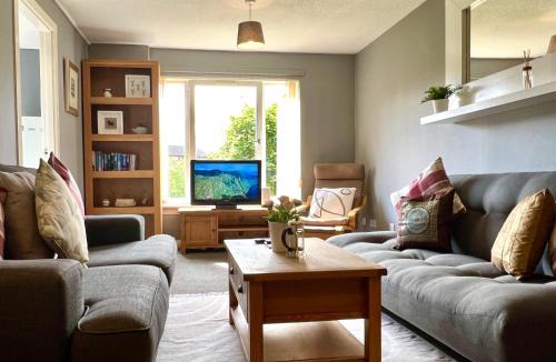 Springburn Apartment | Spacious 2 Bed-Flat in Glasgow City - Free Parking