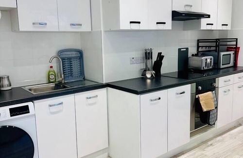 Mexborough Apartment | Spacious 2-Bed Doncaster | Ideal for Teams
