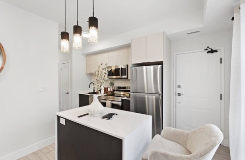 Niagara Falls Apartment | Spacious 2-Bedroom Suite, Mins to the Falls, Parking & Sleeps 5!