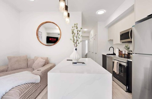 Niagara Falls Apartment | Spacious 2-Bedroom Suite, Mins to the Falls, Parking & Sleeps 5!
