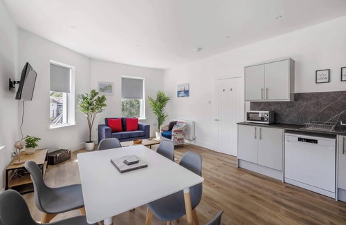 Saltash Apartment | Spacious 2 Bedroom Apartment in Saltash