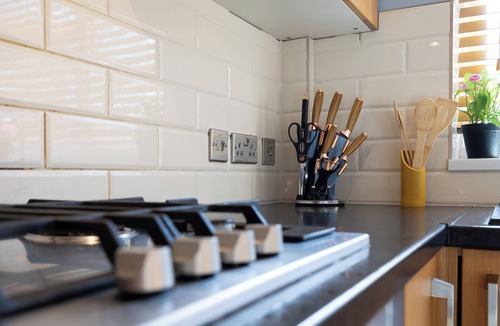 Parsloes House | Spacious 2 Bedroom House with Private Parking and Garden - London - Sleeps 4