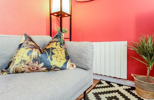 Finnieston Apartment | Spacious 2-Bedroom Main Door Apartment With Private Parking