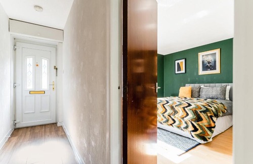 Finnieston Apartment | Spacious 2-Bedroom Main Door Apartment With Private Parking
