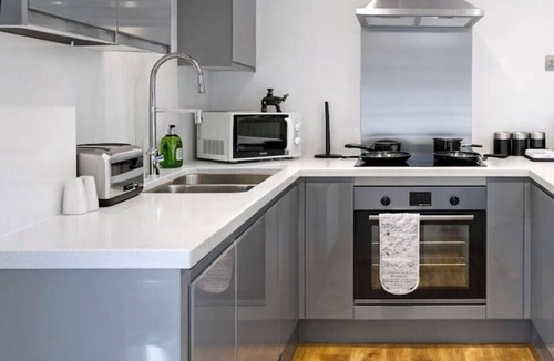 Bedford Apartment | Spacious 2BR Bradford Home for 6