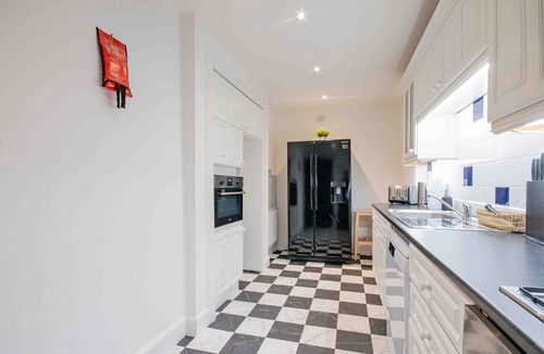 Bruntsfield Apartment | Spacious 3 bed home in Marchmont