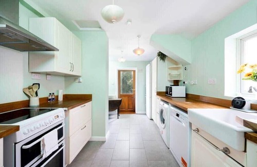 Stratford House | Spacious 3-Bedroom Retreat in London