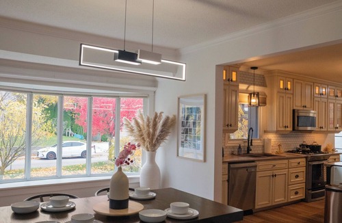 Thorold House | Spacious 3BR Family Home | 3-season room | Pool table | Niagara Falls