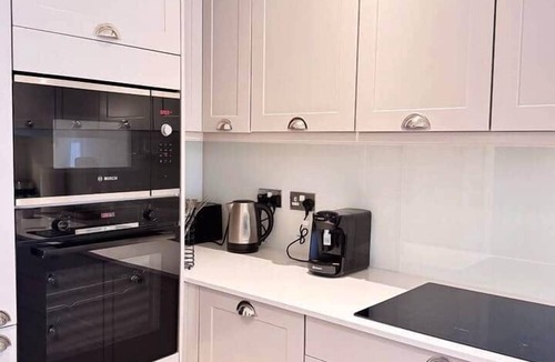Reading House | Spacious 3BR Home | 3 Parking | Offers Weekly Stay