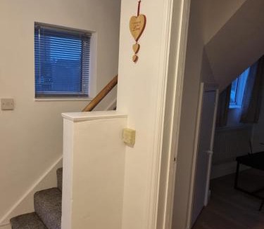 Kennington House | Spacious 3BR Home with Large Garden - Ashford, Kent