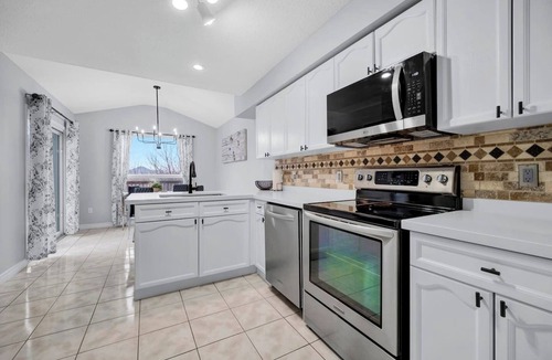 Kitchener House | Spacious 3BR Upper Unit | Private Patio