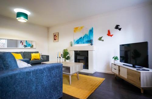 Tea Green House | Spacious 4-Bed Contractor House with Parking and Fast WiFi in Luton by Jesswood Properties