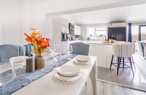 Hemel Hempstead House | SPACIOUS 4 BEDROOM WITH FREE PARKING FOR CONTRACTORS AND BUSINESS TRAVELERS