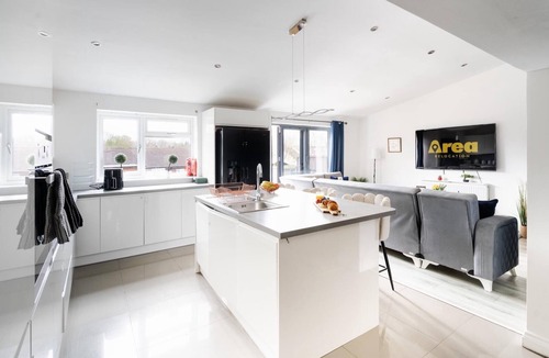Hemel Hempstead House | SPACIOUS 4 BEDROOM WITH FREE PARKING FOR CONTRACTORS AND BUSINESS TRAVELERS