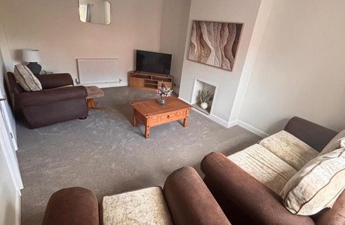 Westonzoyland House | Spacious 4 Bedroom Contractor House, Bridgwater