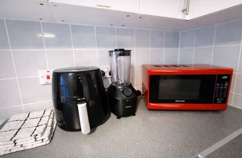Custom House House | Spacious 4-Bedroom London Home Near ExCeL, London City and O2 |Free Parking