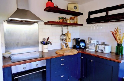 Londonderry House | Spacious 4BR Home near Derry & Foyle Golf Club