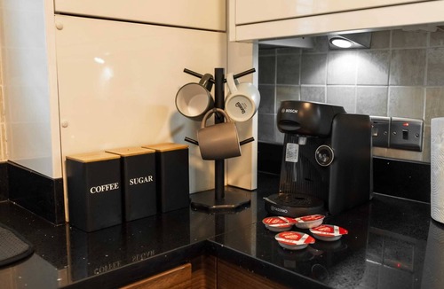 North Woolwich House | Spacious 4BR House w/Parking Excel Canary Wharf London city Airport