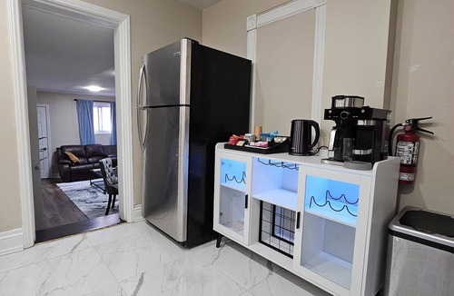 Peterborough House | Spacious 4BR Retreat w/King Loft Near Downtown PTBO & Hospital + Parking
